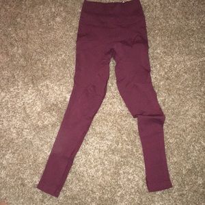 Size 4 Lululemon leggings - burgundy LIKE NEW